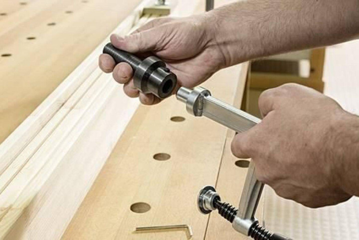 Zacisk Bessey do stołu stolarskiego Ramia Workbench otwory 19mm